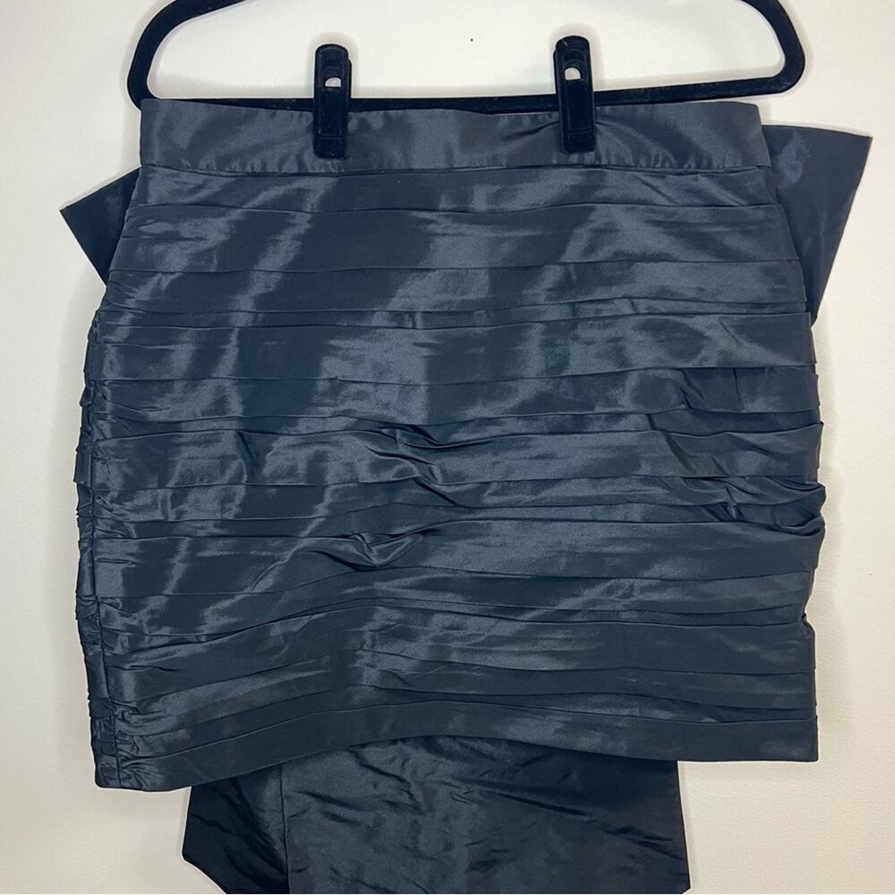 Rebecca Vallance Homecoming Black Bow Embellished Mini Skirt Size 10 US / 14 AUS - Picture 4 of 7